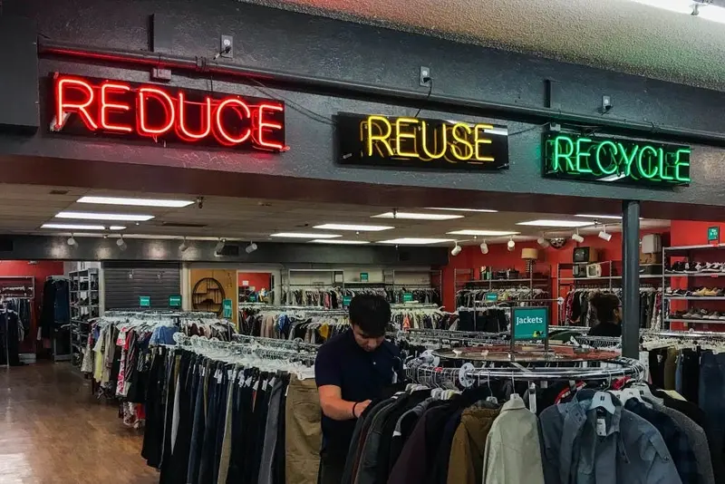 Inilah 8 Hobi Gen Z yang Menghasilkan Cuan di Era Digital 3 Hobi Gen Z yang Menghasilkan Cuan - Bisnis Thrifting